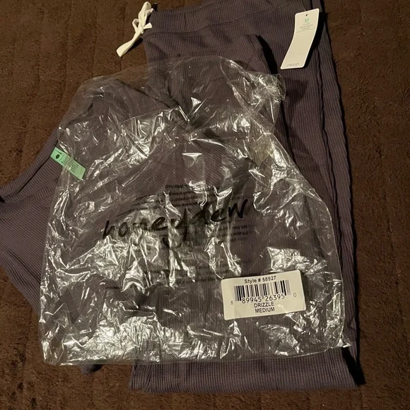 NWT-Cozy pants and shirt sleepwear - Picture 5 of 8